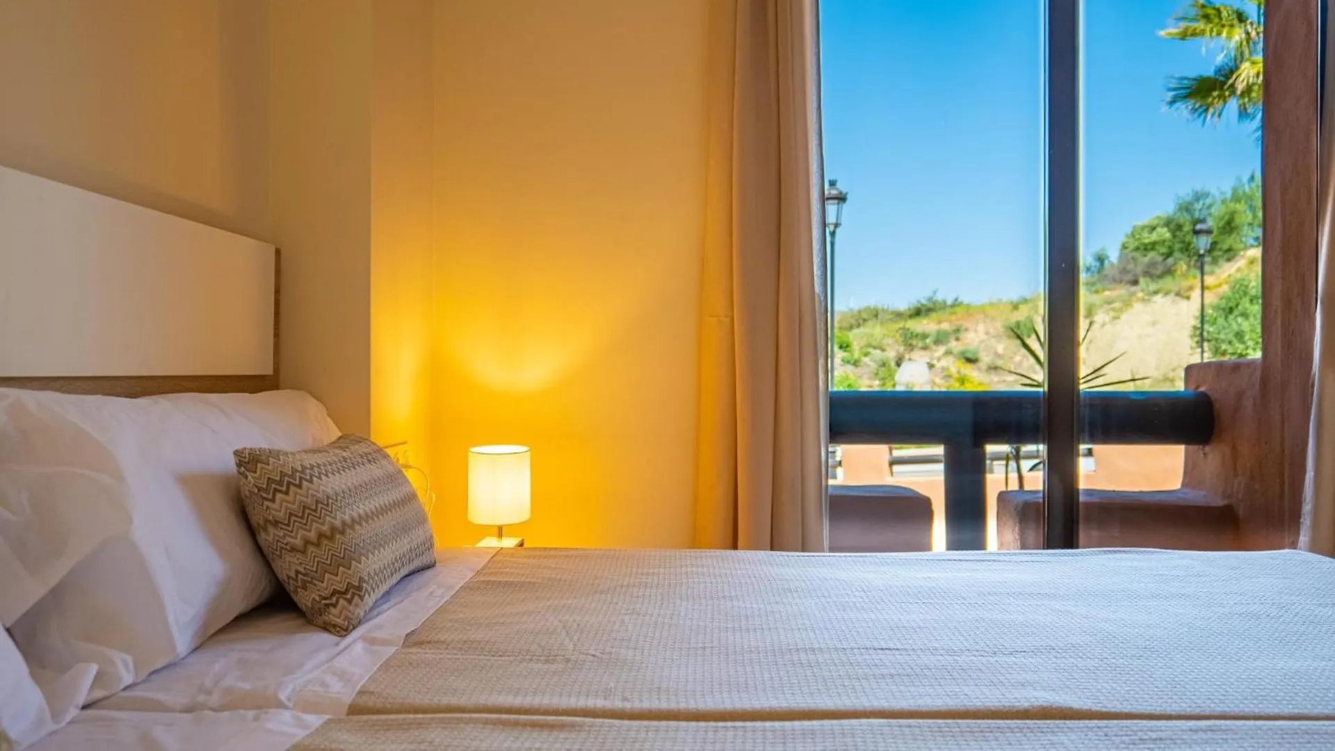 Апартаменты Suitur Apartamento Duquesa Playa Piscina Манилва