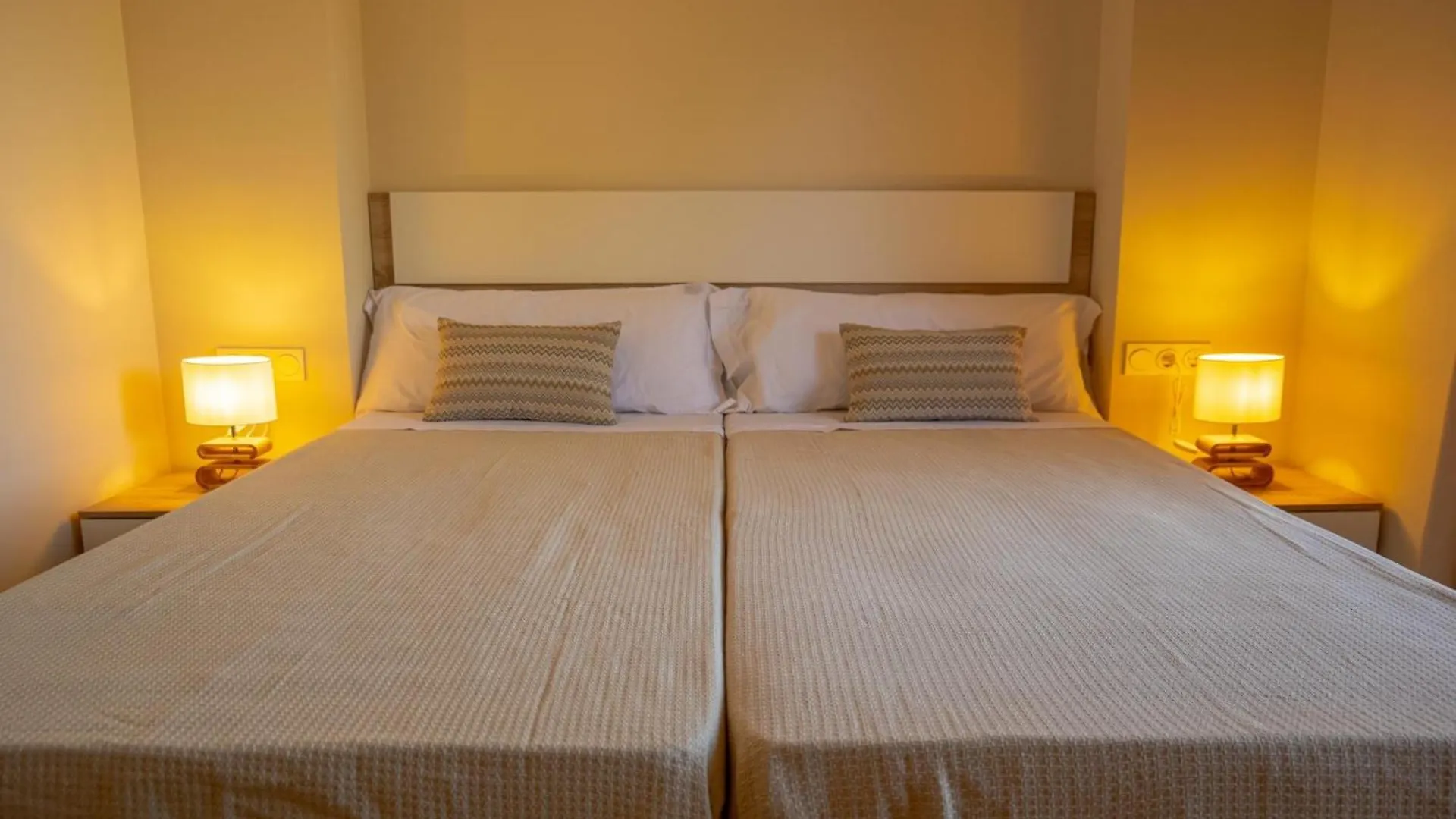 アパート Suitur Apartamento Duquesa Playa Piscina マニルバ スペイン