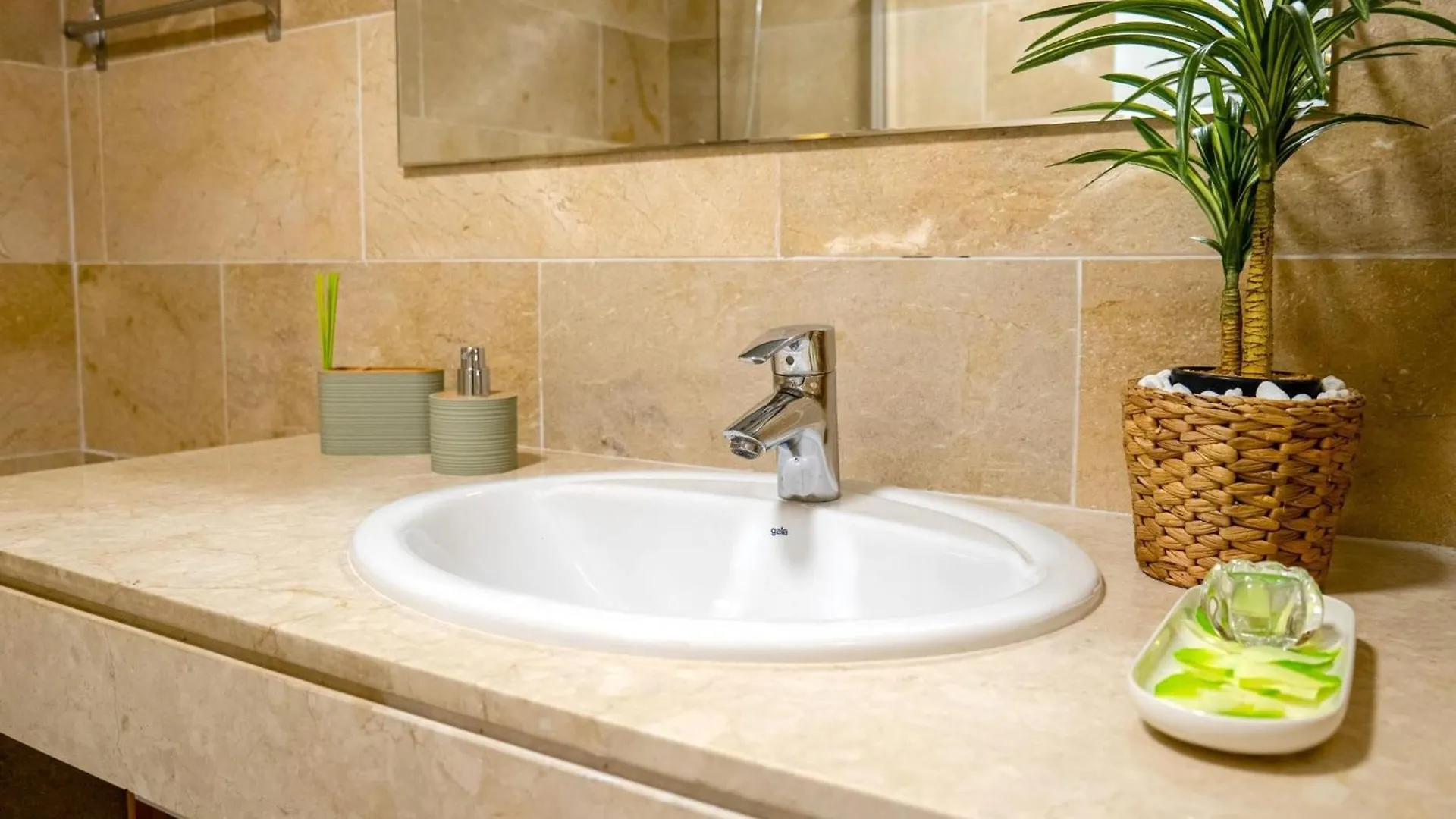 Suitur Apartamento Duquesa Playa Piscina マニルバ